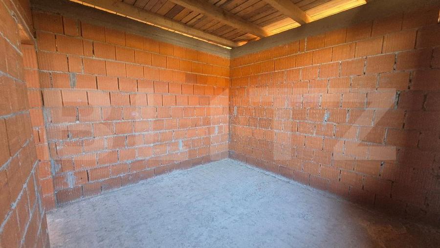 Casa la rosu de vanzare, 4 camere, 145,31 mp, 715 mp teren, zona Martinesti