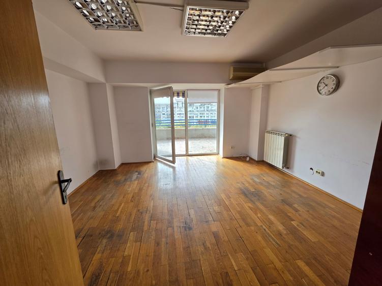 Duplex pe B-ul Unirii, rond Alba Iulia, bloc stradal, vedere mixta