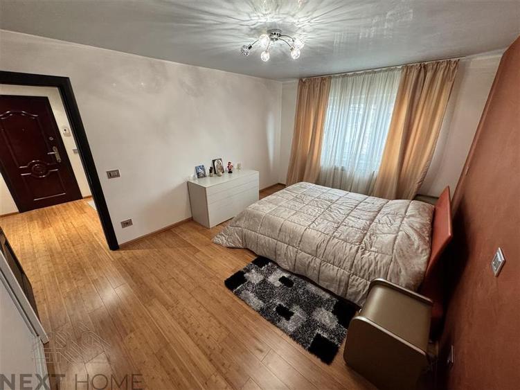 APARTAMENT 2 CAMERE , 2 STEJARI