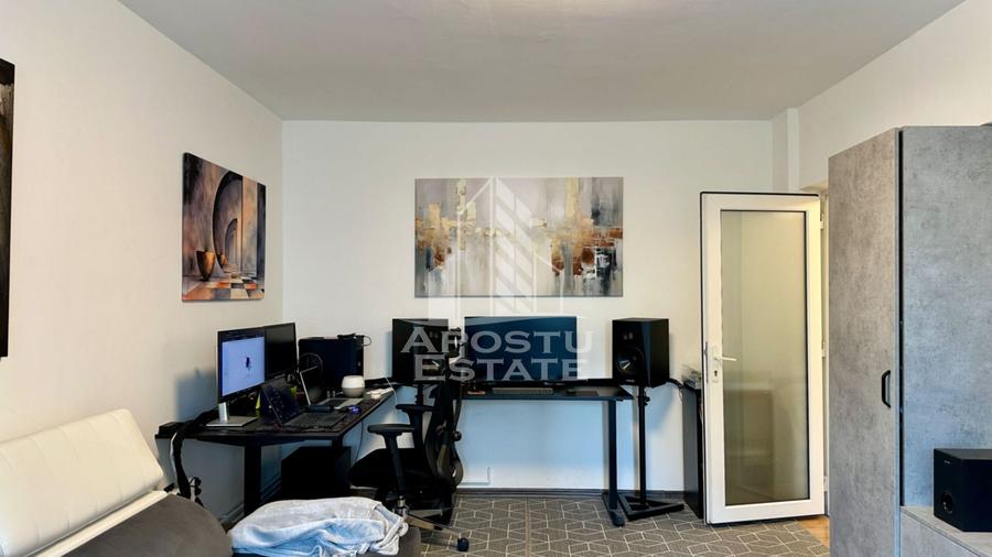 Apartament de vanzare cu 3 camere si garaj, etajul 1,  Aradului