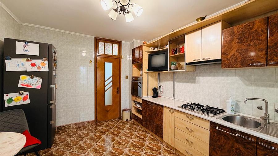 De vanzare apartament cu 4 cam dec. in Galati, piata Centrala, etaj5/7