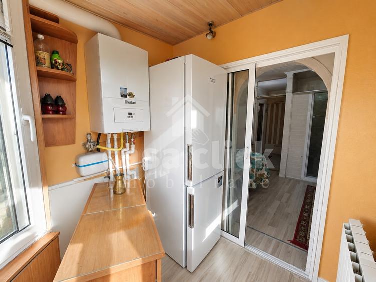 Apartament 3 camere decomandat, etaj 3 – Piața Centrală