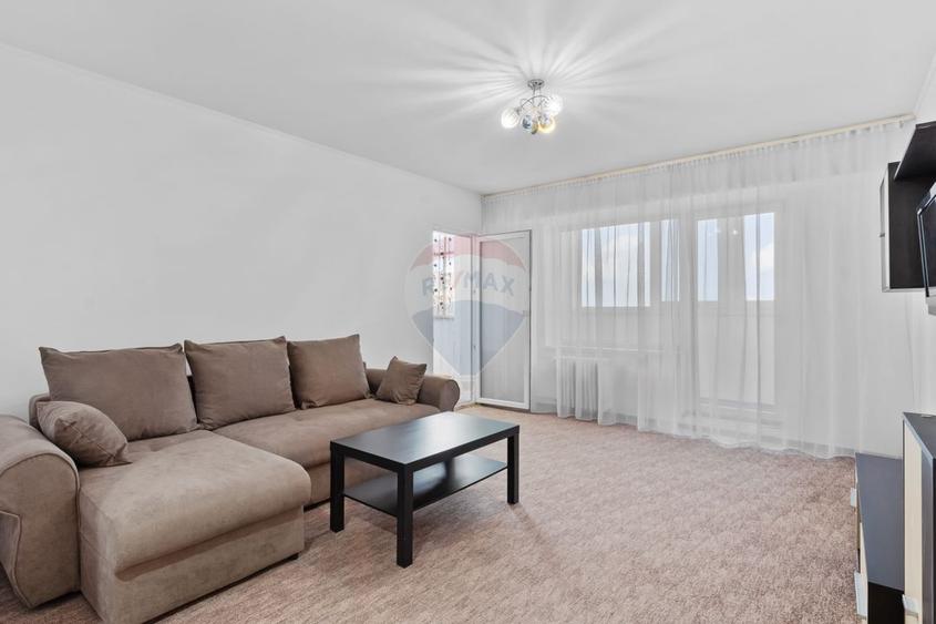 Apartament cu 3 camere NOU RENOVAT, PRIMA ÎNCHIRIER - zona Polivalentă