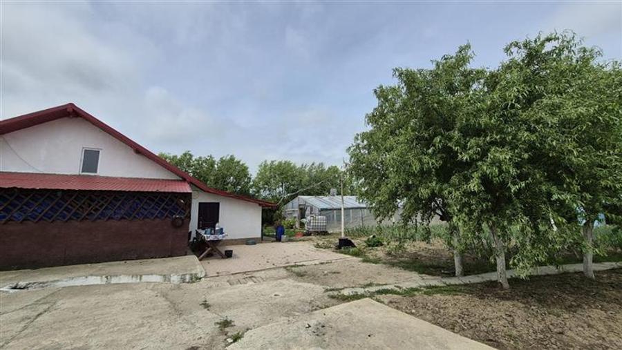 OPORTUNITATE! Proprietate deosebita de vanzare | Casa, 13.200 mp teren, doua iaz