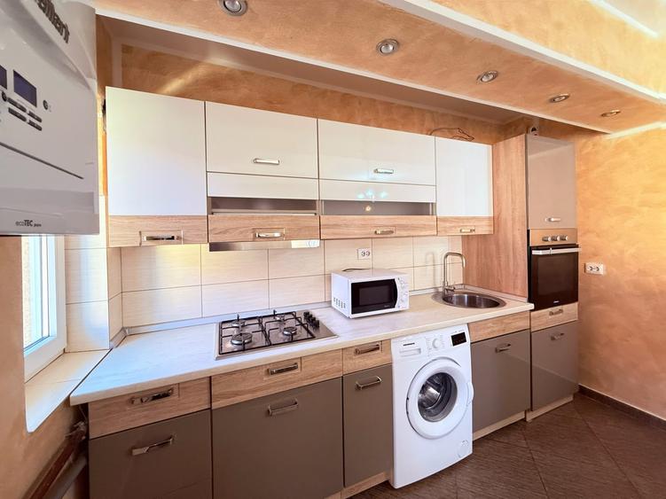 Inchiriere Apartament 4 camere, bloc 2008, parcare, Hotel Royal, Bradet