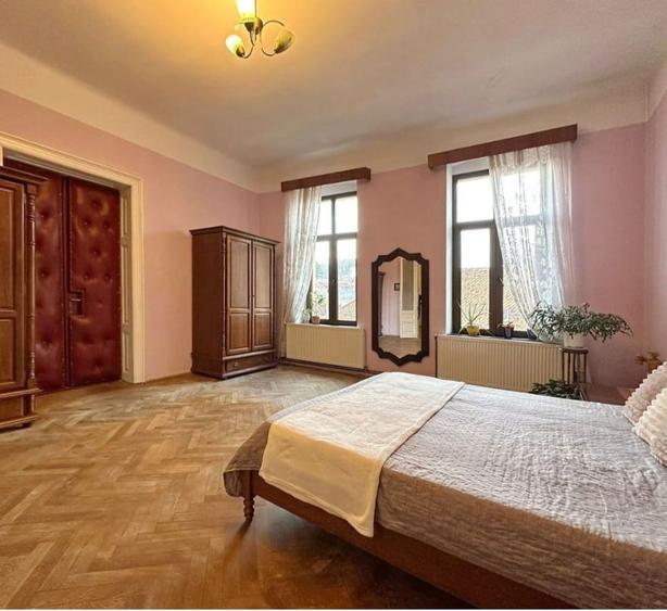 Apartament spațios în Centrul Istoric al Brașovului – zonă premium