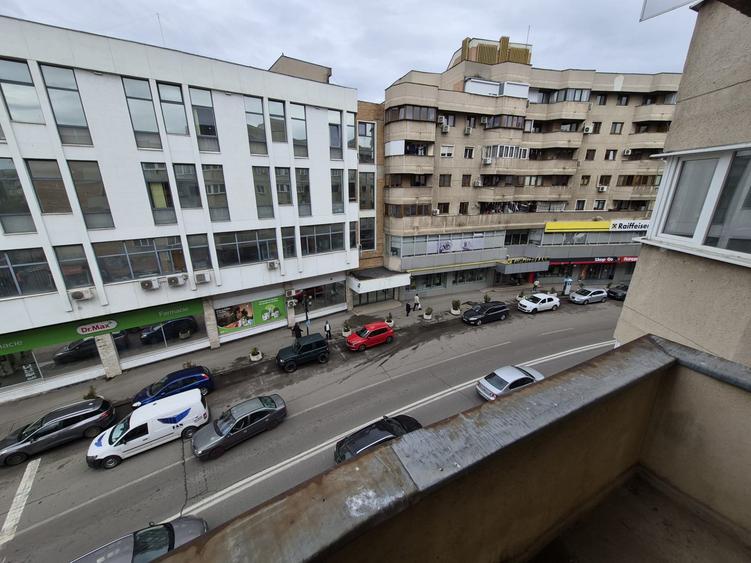 2 camere, etaj intermediar, ultracentral, ideal ce vrei.