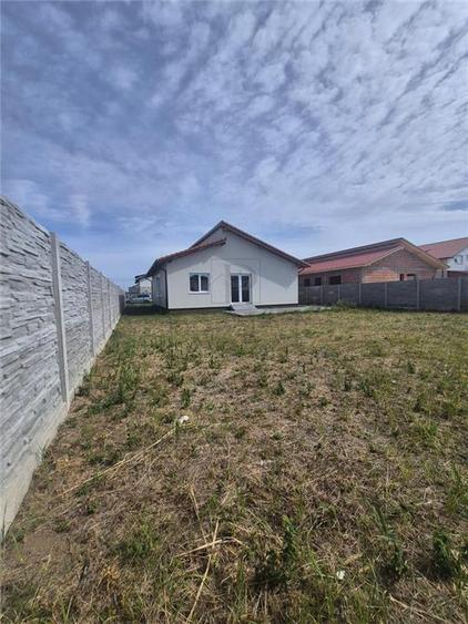 CASA INDIVIDUALA - SUPERBA - APROAPE DE CENTURA