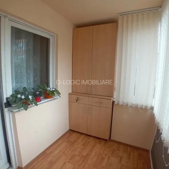Apartament 3 camere liber la vanzare intrare Tractorul - 2
