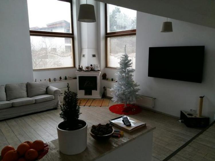 Vila ren.2018,P+1+M, 5 dormitoare,4bai,teren 500 mp,garaj 2 loc.cu acces in casa