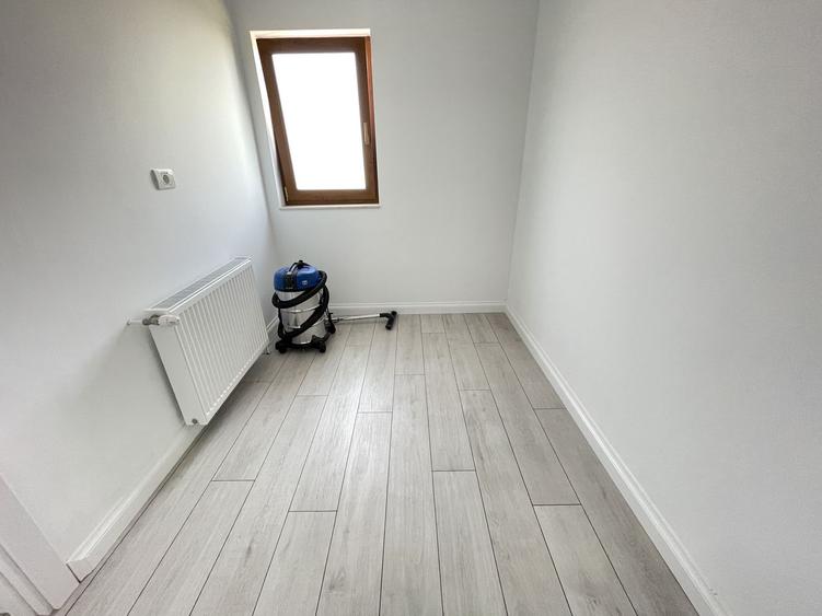 Duplex despartit prin spatiu tehnic