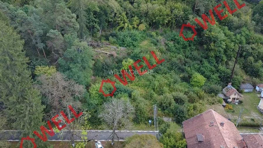 De vânzare teren intravilan în centrul localității Vâlcele!