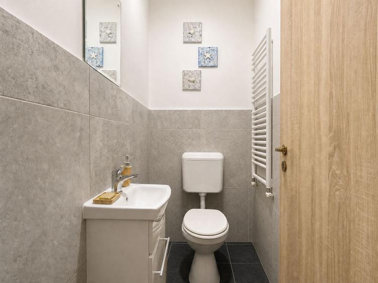 Casa cu 5 camere I teren 720 mp I renovata integral - Comision 0%