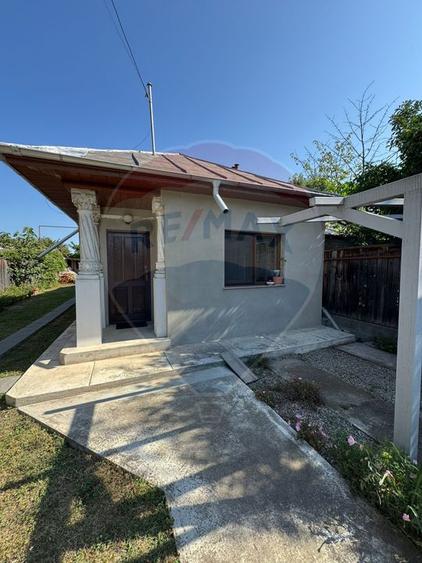Casă / Vilă nouă cu 5 camere + casă bătranească renovată