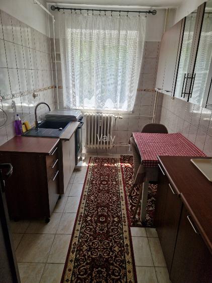 Vand apartament 2 camere, et. 2/4, decomandat, renovat total, spitalul militar.  - 2