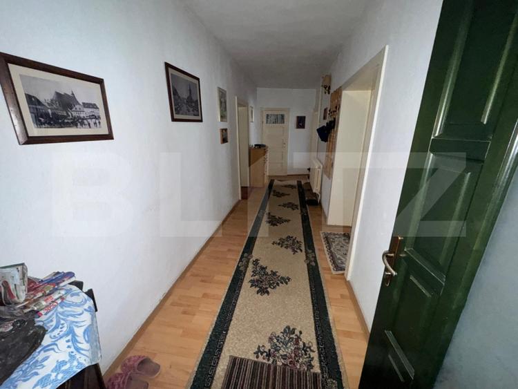Casa de vanzare cu 6 camere, 374 mp, teren 719 mp, strada Baritiu