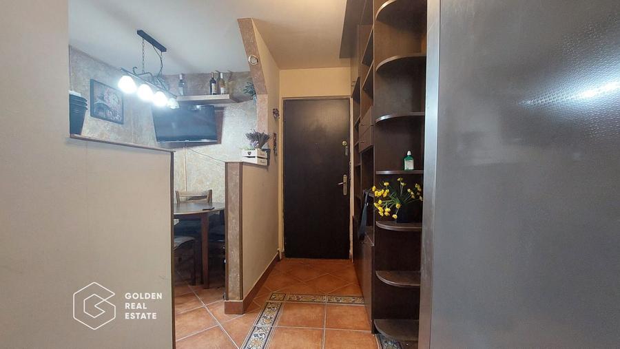 Apartament 3 camere, etaj 2, decomandat, zona Podgoria