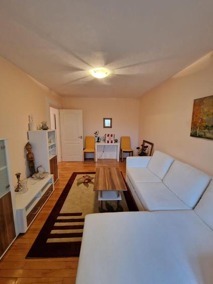 Apartament 4 camere - decomandat - 2 balcoane - pivnita - zona Dioda