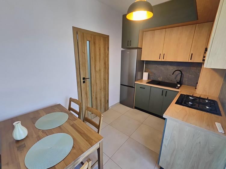Apartament deosebit in vila, 2 camere, 3 balcoane, zona Tractorul