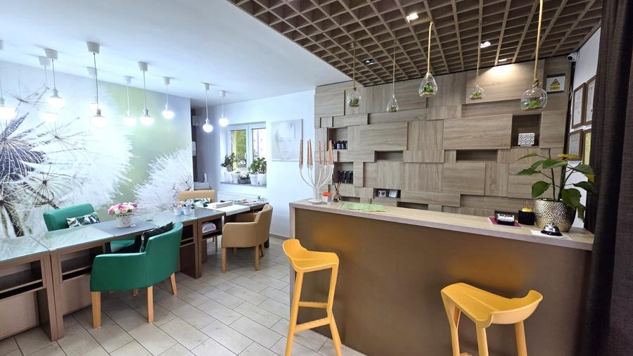 Spatiu comercial 160 mp -700mp gradina -24 parcari private in Avantgarden 3