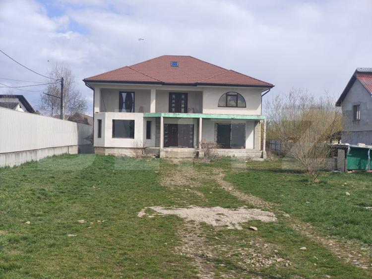 Casa individuala semifinisata, 2000mp teren, zona centrala Radauti
