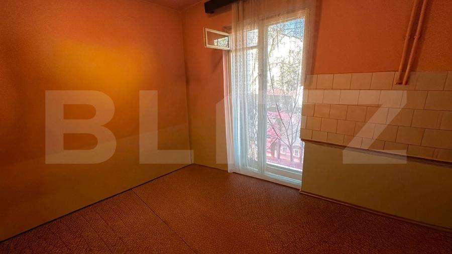 Apartament lângă piața Rogerius, 3 camere, etaj 2, renovabil