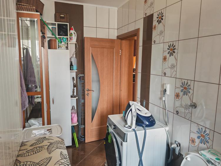Apartament 3 camere in bloc vila zona Gemenii