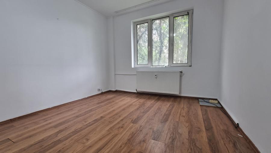 Apartament cu 4 camere de vanzare in zona Militari Lujerului