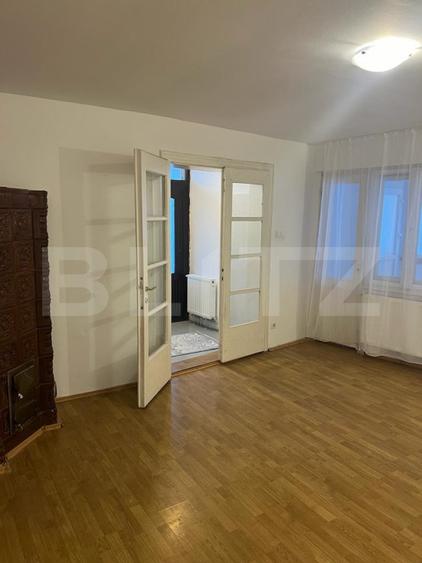 De vanzare, casa in Schei