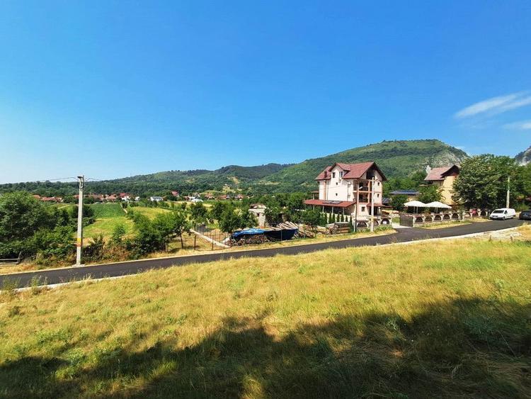 TEREN INTRAVILAN POLOVRAGI