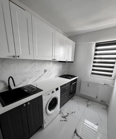 Garsoniera renovata bloc mixt bloc 1978 zona Plaza