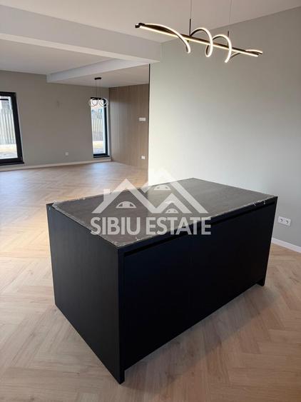 Apartament exclusivist 4 camere, intabulat, 115 mp , Grădină 200 mp ,