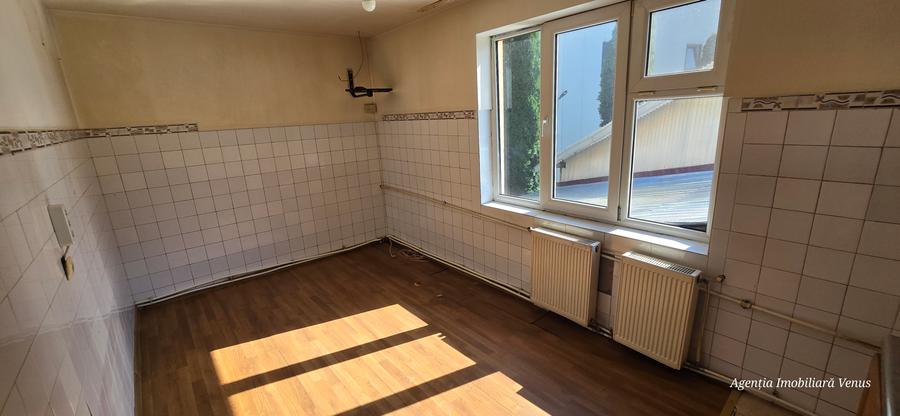 Etaj si demisol zona ultracentrala