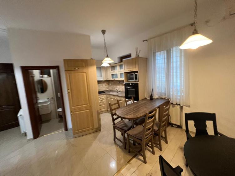 Apartament 3 camere, garaj si boxa - zona Centrala-Prefectura