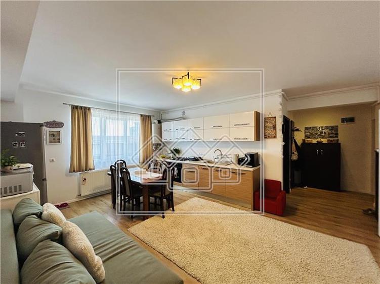 Apartament 3 camere, balcon, loc de parcare - Turnisor