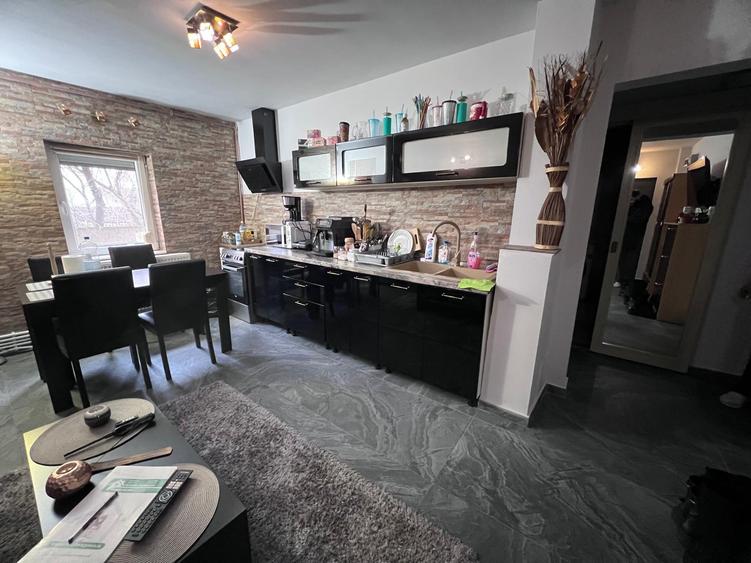 Apartament 2 camere,decomandat,zona Lido-Casa de pensii