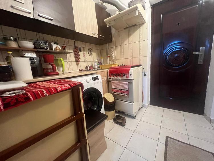VAND GARSONIERA PORT ET 2 PRET 28.000 EURO - 3