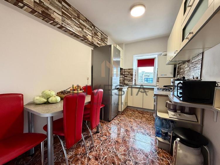 Apartament cu 3 camere pe strada Bucuresti !