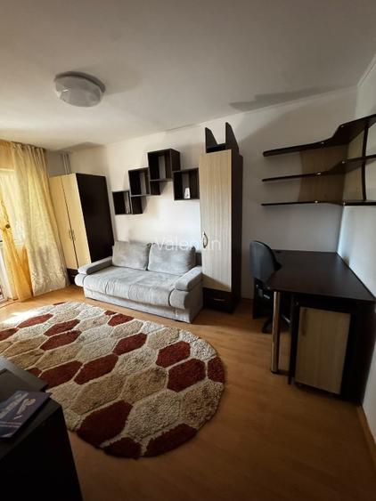 Închiriez apartament 1 cam, zona Alexandru cel Bun - 2