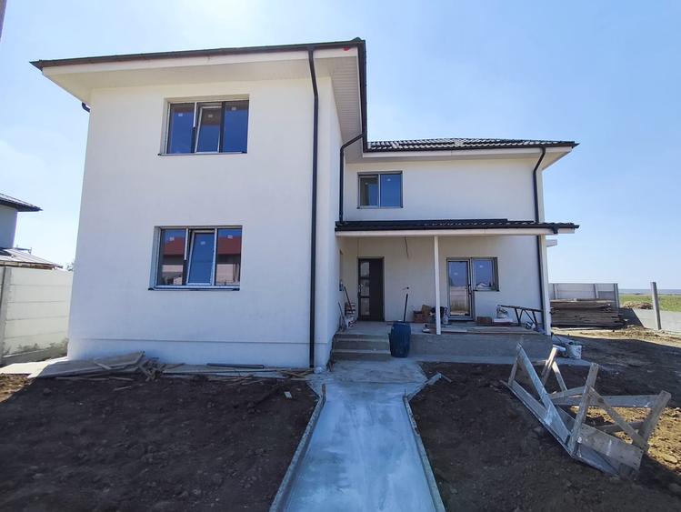 FARA COMISIOANE in Bacu casa cu 5 camere 2 bai P+1+pod terasa finisaje la cheie