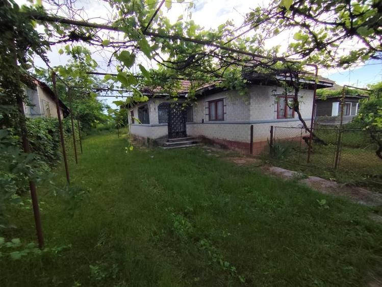 Casa si 2166 mp teren Magureni