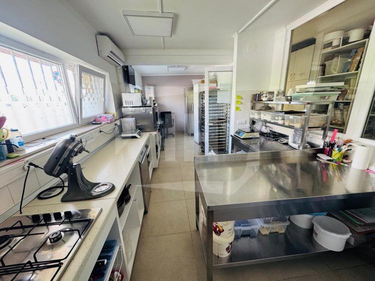 Afacere la cheie, laborator de cofetarie, zona Vivo