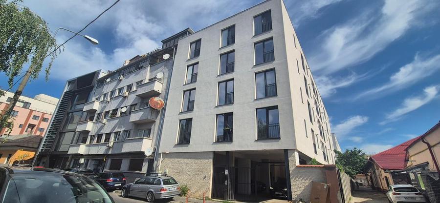 Bulevardul Unirii – Strada Vulturilor- centrala proprie, parcare