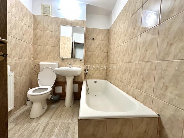 Apartament cu 3 camere I 2 bai I de inchiriat I Centru zona Primariei I etaj 2 I - 5