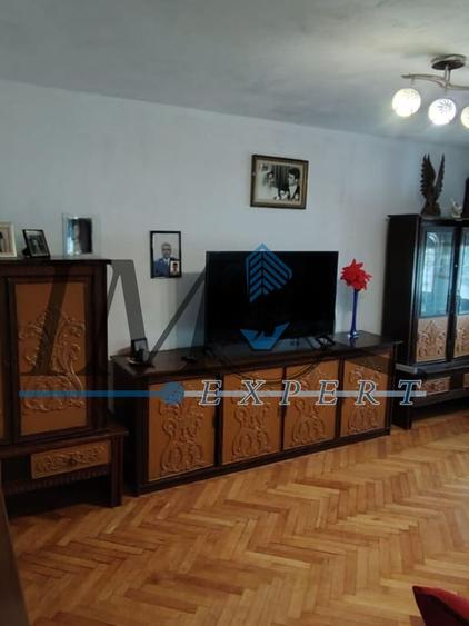 Apartament 3 camere decomandat zona Kaufland Cetate