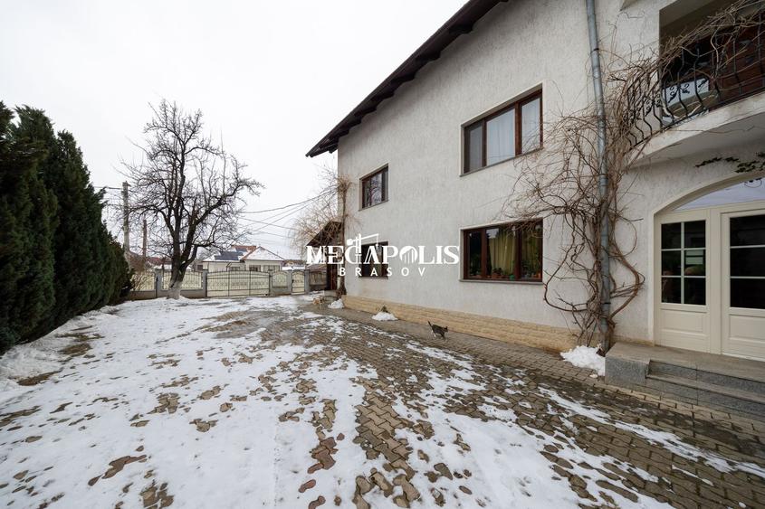 Pensiune de vânzare în Râșnov | 14 camere | 427 mp