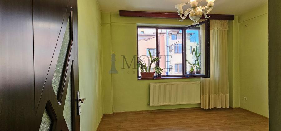 PARTER ÎNALT în imobil mic- perfect pentru CABINET de AVOCATURĂ sau NOTARIAL