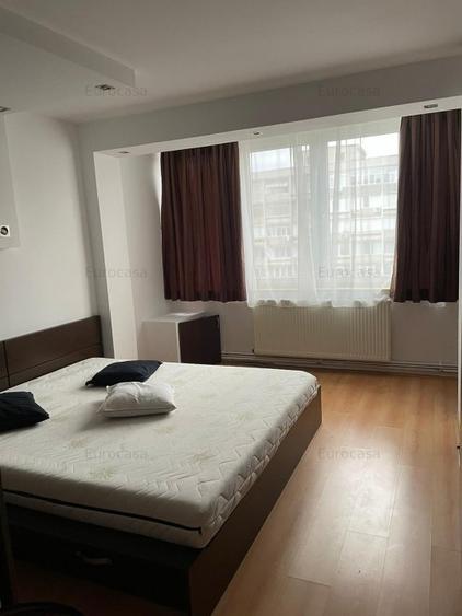 Ap 2 camere zona Gării - Gen. Dragalina cu centrala termica 390 euro