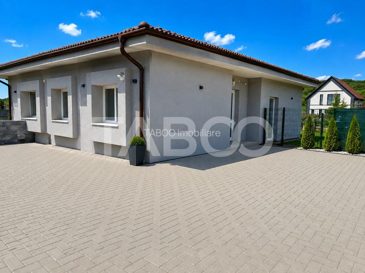 Duplex pe un singur nivel 3 camere 2 bai 235 mp teren in Talmaciu - 2