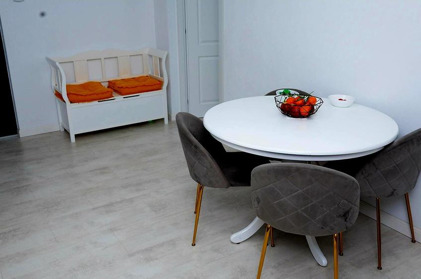 2 camere Eremia , RENOVAT / mobilat / utilat , finisaje superioare !